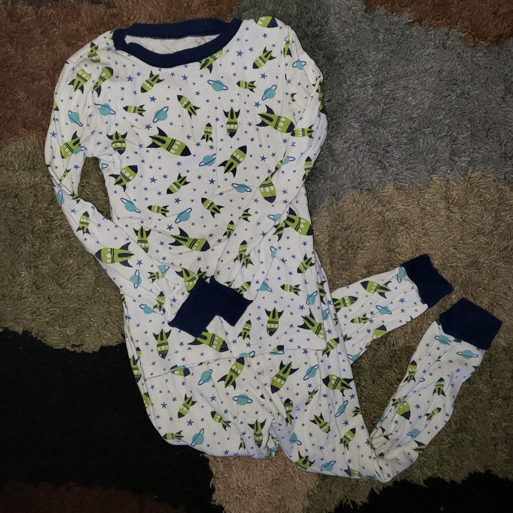 ⚡3 for $12⚡Outerspace 4T pajama set